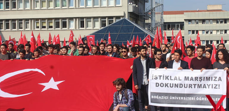 bogazici-universitesinde-istiklal-marsina-hakarete-tepki_5205_dhaphoto2