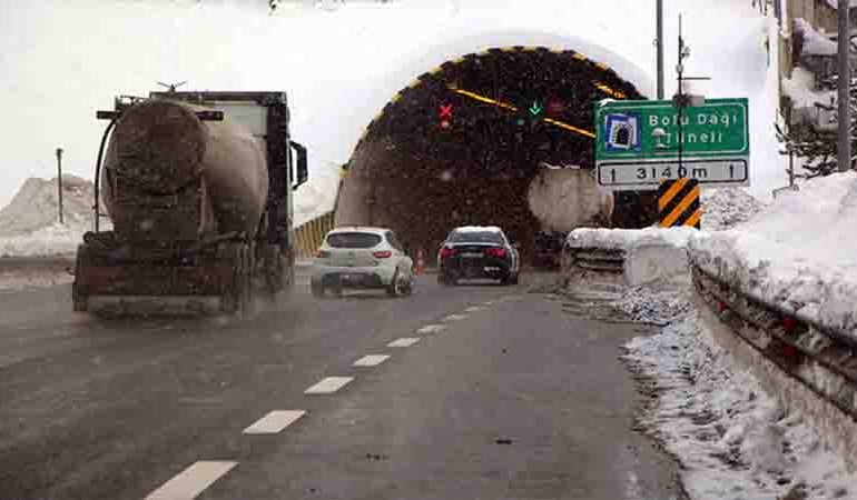 Bolu Dağı’nın İstanbul istikameti kar temizliği için trafiğe kapatılacak