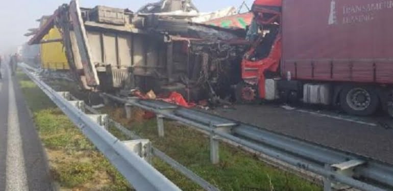 Bulgaristan’da zincirleme kaza! 22 tır birbirine girdi