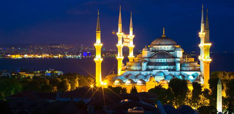 Camiler ve mescitlerde cemaatle namaz kılmayın anonsu yapıldı