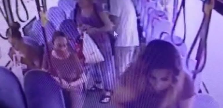 Çantadan para çaldı, kaçmak için otobüsün kapısını tekmeledi