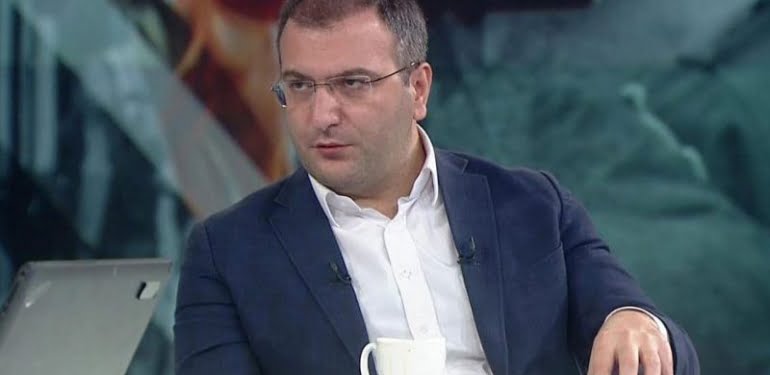 Cem Küçük FETÖ kumpaslarına minnettar!