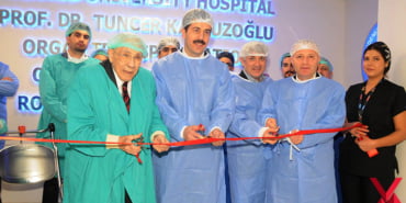 cerrahlar-bobrek-nakil-operasyonlarini-canli-yayinda-izledi-2-_1115_dhaphoto1