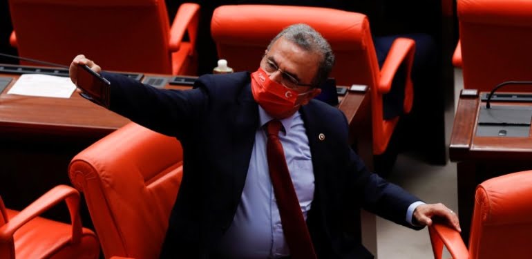 Melik Aşık’tan CHP’li vekillere ‘maske’ yanıtı: Atatürkçü olduklarına ilişkin kuşku mu var?