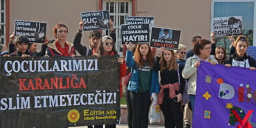 cinsel-istismar-saniginin-tutuksuz-yargilanmasina-tepki_4378_dhaphoto3