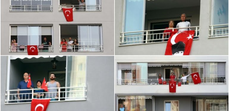 Tüm Türkiye saat 19:19’da balkonlara çıkarak İstiklal Marşı’nı okudu
