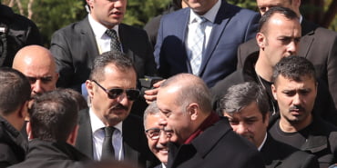 cumhurbaskani-erdoganin-cuma-namazi-sirasinda-termal-kamerali-onlem_8598_dhaphoto1