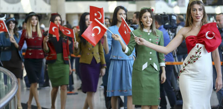 Başkentte ‘Dünden Bugüne Cumhuriyet Kadınları Defilesi’