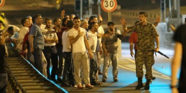 İstanbul ve Ankara'daki askeri kalkışmaya tepkiler