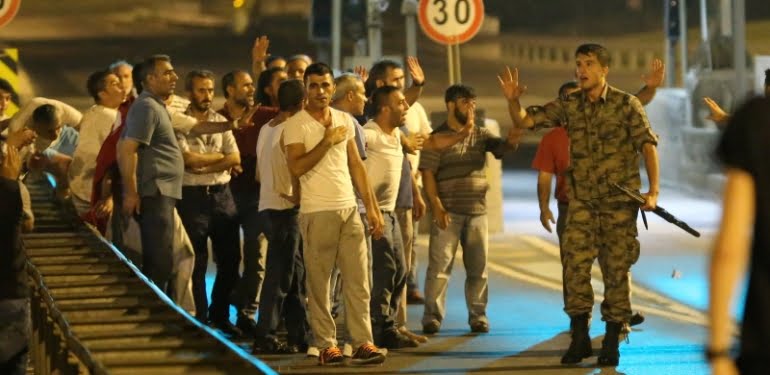 İstanbul ve Ankara'daki askeri kalkışmaya tepkiler