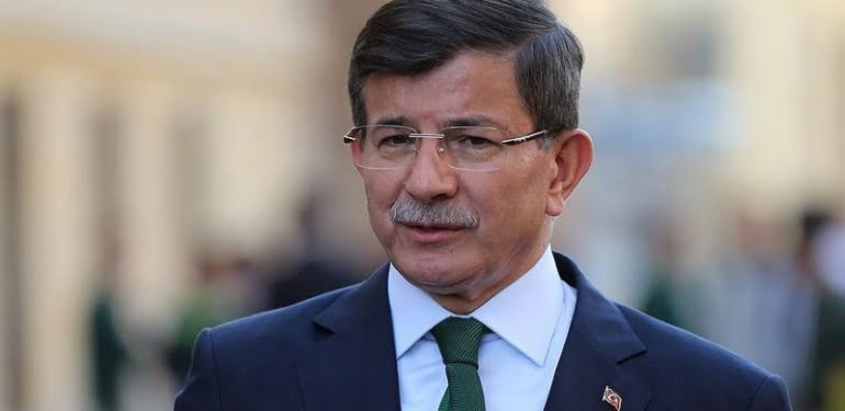 AKP’de bir Davutoğlu istifası daha