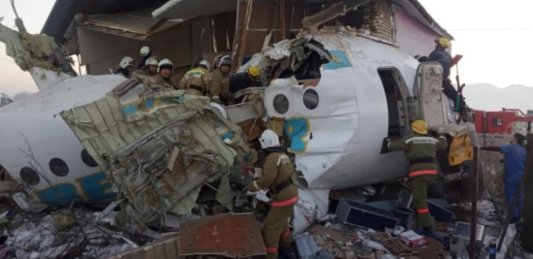 Kazakistan'da yolcu uçağı düştü: 9 ölü, 9 yaralı