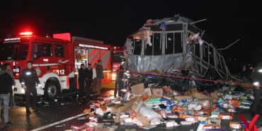 duzcede-otobus-otoyolda-hatali-donus-yapan-tira-carpti-2-olu-35-yarali_7570_dhaphoto6
