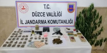 duzcede-uyusturucu-ticaretine-8-gozalti_3070_dhaphoto1