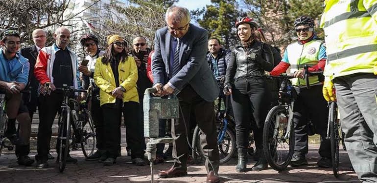 Ankara’da beklenen kazma vuruldu: Bisiklet Yolu Projesi başlatıldı