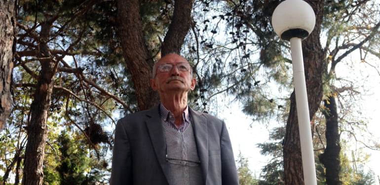 Huzurevi ve kütüphane arasında mekik dokuyan adam