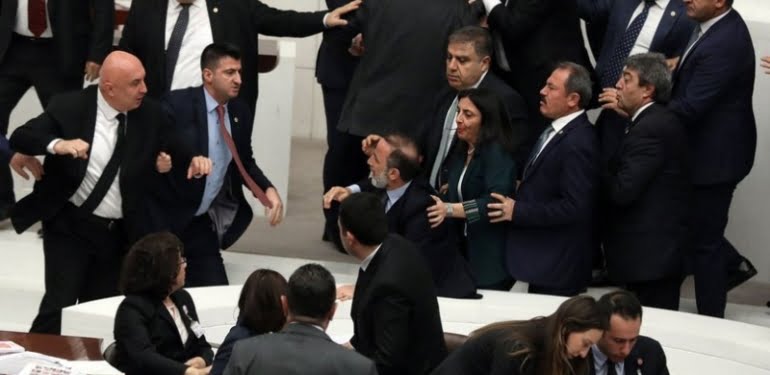 AKP’den CHP’ye ‘Engin Özkoç’ şartı… Karar Erdoğan’a bırakıldı