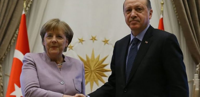 Erdoğan, Merkel’le görüştü