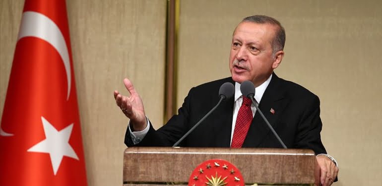 Erdoğan önce ‘dostum Trump’ sonra ‘teröristlere silah gönderiyorsunuz’ dedi