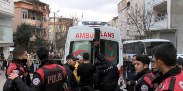 esenyurtta-polislere-bicakla-direnen-cezaevi-firarisi-vurularak-yakalandi_9623_dhaphoto1