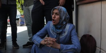 Oturma eylemi yapan Diyarbakır annelerinden HDP'lilere tepki