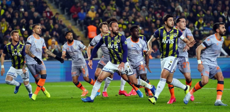 Fenerbahçe zorlu karşılaşmada Başakşehir’i devirdi
