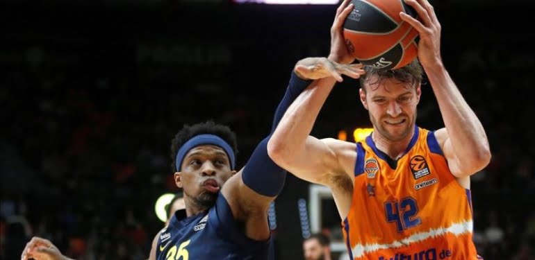 Fenerbahçe deplasmanda kazandı