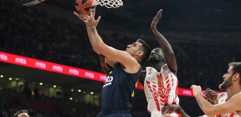 Fenerbahçe ikinci yarıda yıkıldı