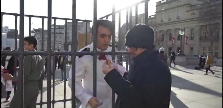 FETÖ Londra meydanlarında… Askeri öğrenci üniforması giydiler