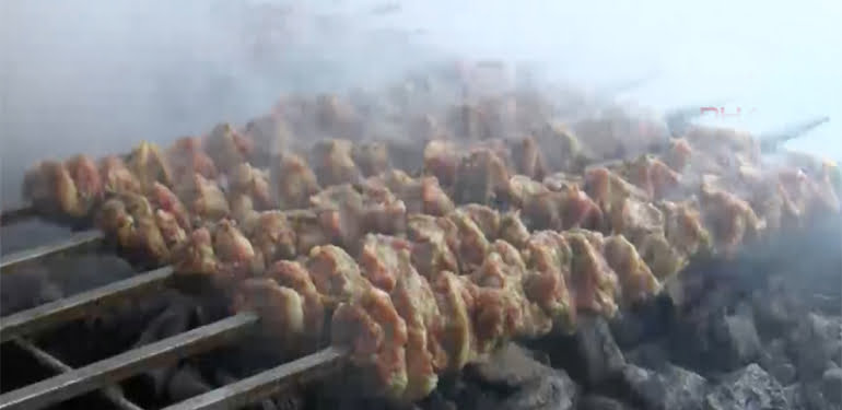 Bunu da yaptık: Fıstık kebabı!