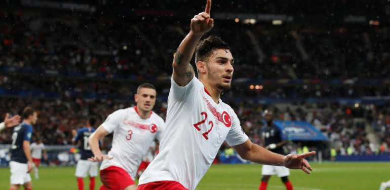 Azerbaycan’da spikerin Fransa – Türkiye maçı anlatımı
