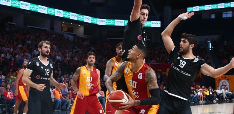 galatasaray-derbide-son-ceyrekte-guldu