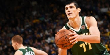 Milwaukee Bucks v Golden State Warriors