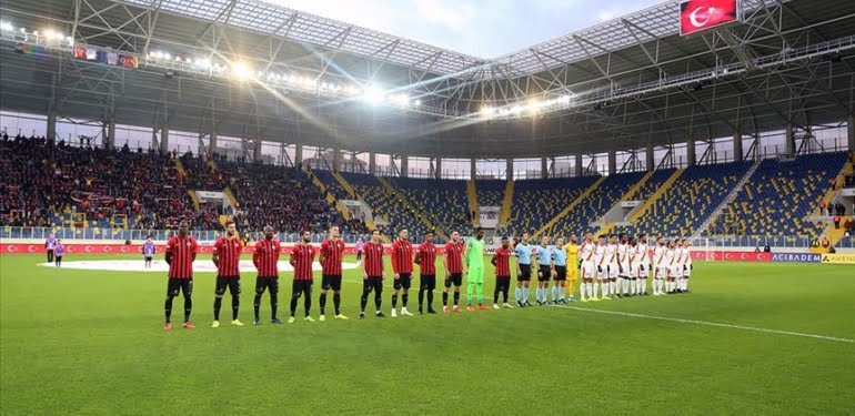 Depremde hayatını kaybedenler için futbol maçlarında saygı duruşu yapılacak