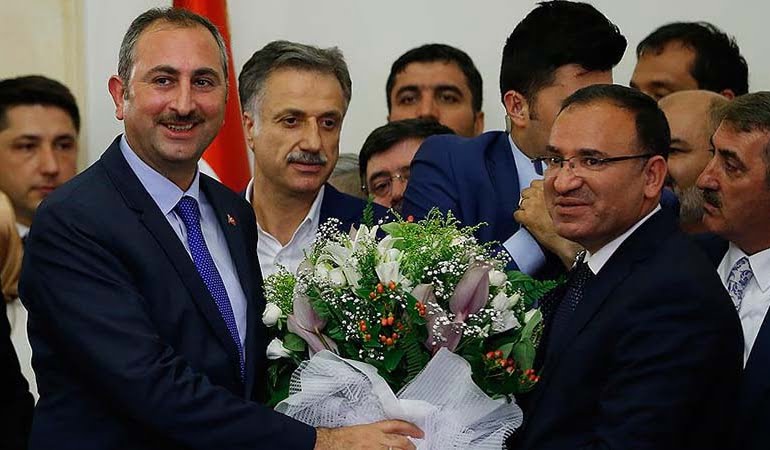 Abdulhamit Gül istifa etti… Bekir Bozdağ geri döndü