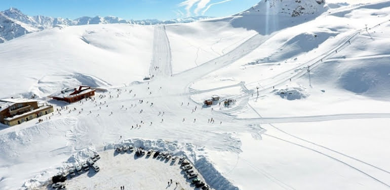 Hakkari, İran ve Iraklı kayakçıların merkezi oldu