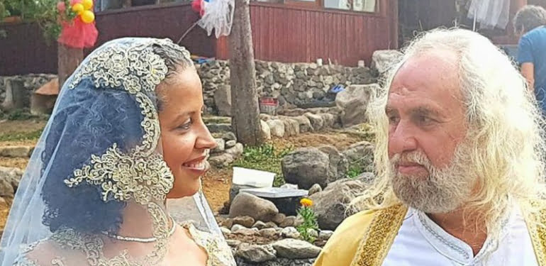 Hasan Mezarcı: Tesettüre uyma mecburiyetini kaldırıyorum