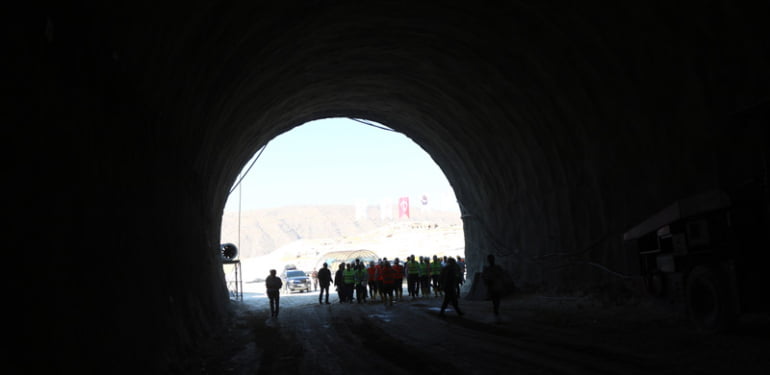 Hasankeyf Tüneli’nde ışık göründü