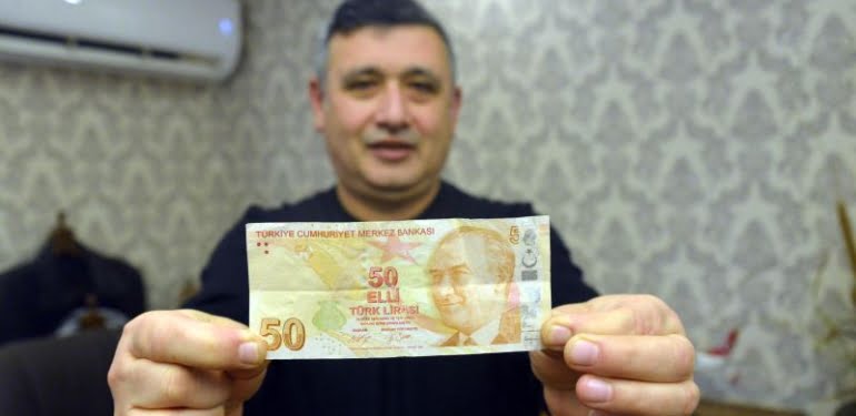hatali-basim-oldugunu-iddia-ettigi-50-lirayi-50-bin-liraya-satiyor_1106_dhaphoto1