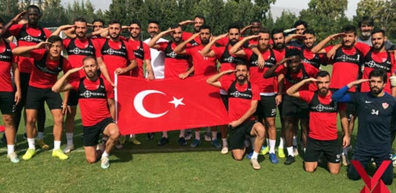 Hataysporlu futbolculardan asker selamı