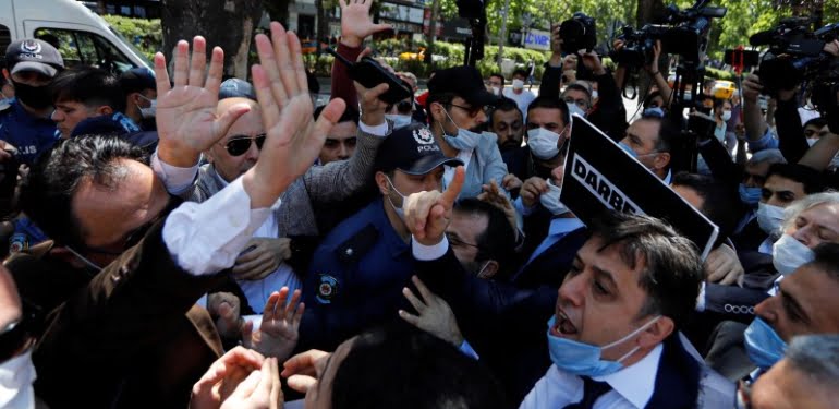 HDP milletvekilleri polisi aşamadı