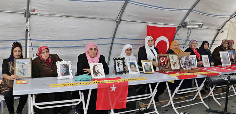 hdp-onundeki-eylemde-127nci-gun-aile-sayisi-65-oldu_8091_dhaphoto1