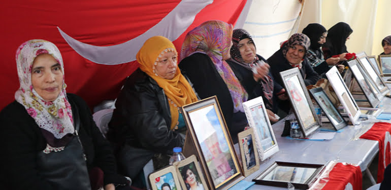 hdp-onundeki-eylemde-162nci-gun-aile-sayisi-85-oldu_1675_dhaphoto3
