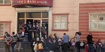 hdp-onundeki-eylemde-33uncu-gun-aile-sayisi-53-oldu-2-_6770_dhaphoto1