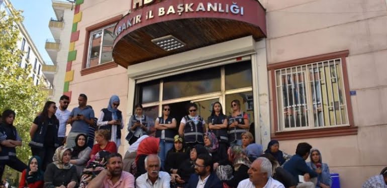 Davutoğlu’nun kaleminden Erdoğan’a çağrı: HDP’yi kabul et!