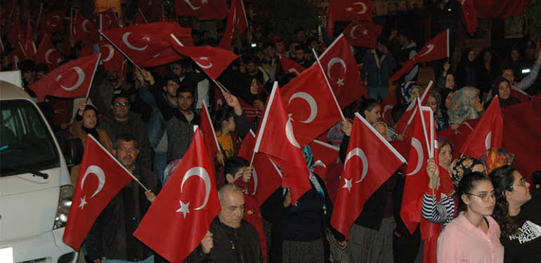 Şehitlerimiz için tek yürek olduk