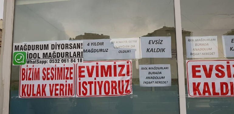 Evini alamayan ailenin inşaat önündeki isyanı… ‘Bize kim el uzatacak!’