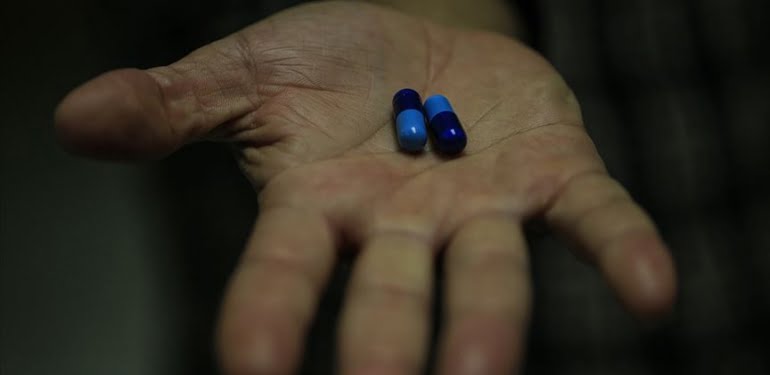 ‘İlaç oyunlarına alet olan bilim adamları’