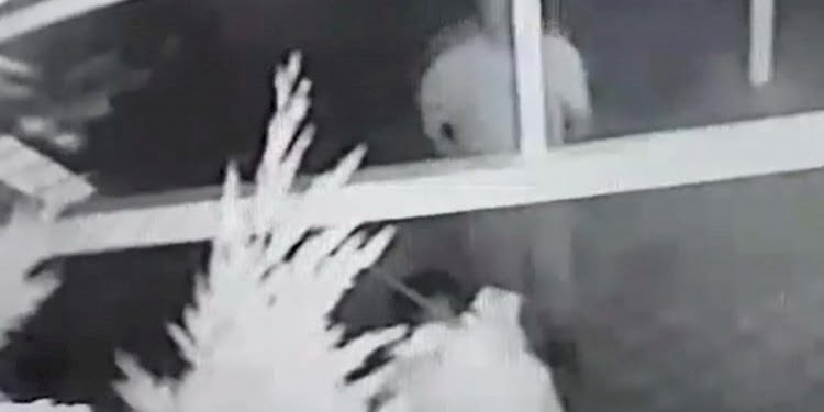VİDEO- Cami avlusunda kendini asan genci imam kurtardı