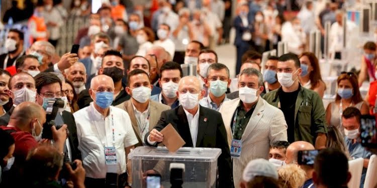 CHP’de neler oluyor? Perde arkasındaki büyük hesaplaşma